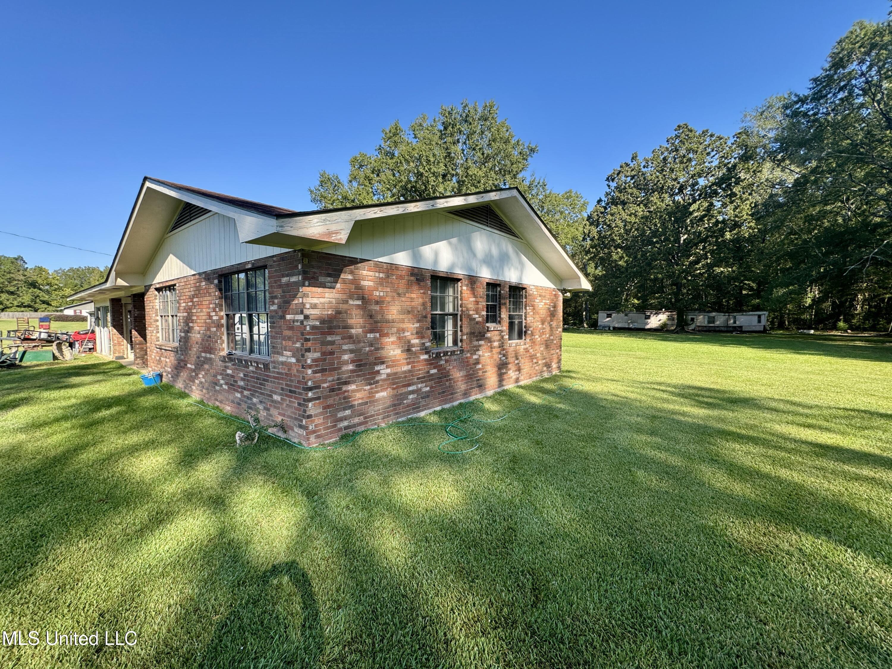 986 Dunn-Ratcliff Road Northwest Brookhaven, MS 39601 - Photo 3 of 21 IMG_5012