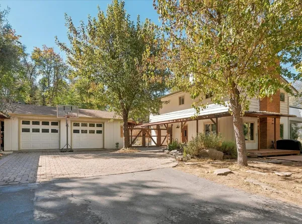 $425,000 | 41331 Pamela Place, Oakhurst, CA 93644