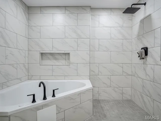 $389,000 | 200 Rebecca Lane, Chester, IL 62233