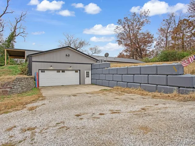 $389,000 | 200 Rebecca Lane, Chester, IL 62233