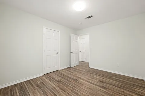 $2,400 | 5127 Maple Street, Bellaire, TX 77401