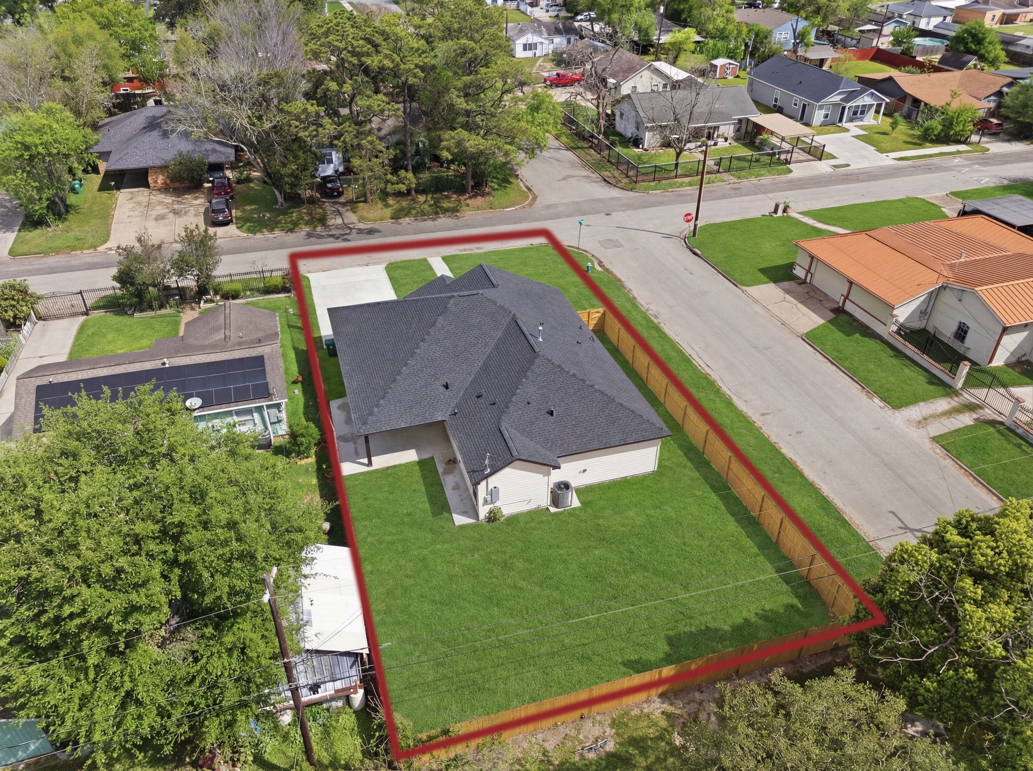 7040 Kinney Street Houston, TX 77087 - Photo 37 of 47 an aerial view of a house