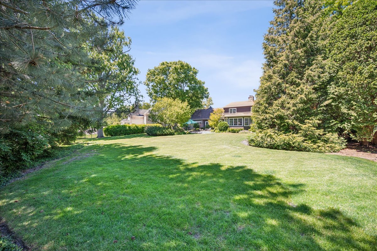 253 Summerfield Road Northbrook, IL 60062 - Photo 40 of 46 a view of yard with green space