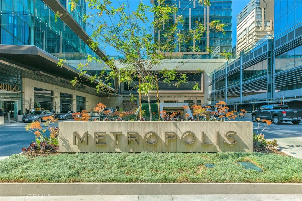 a view of an outdoor space