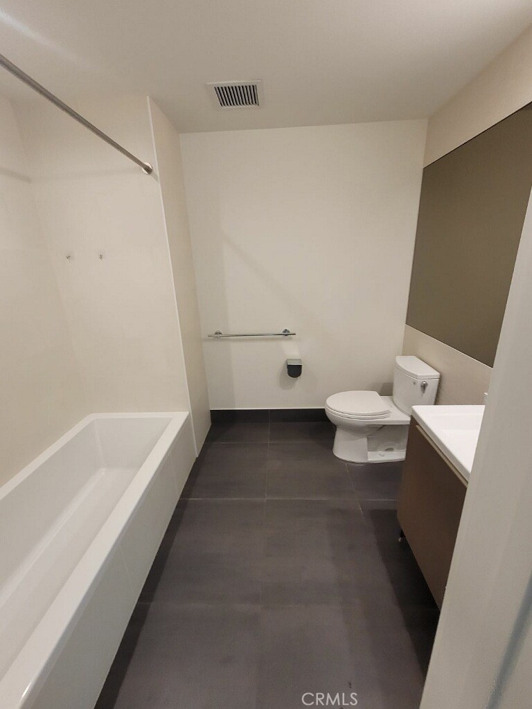 889 Francisco Street, Unit 3702 Los Angeles, CA 90017 - Photo 13 of 22 a bathroom with a sink a toilet and bathtub