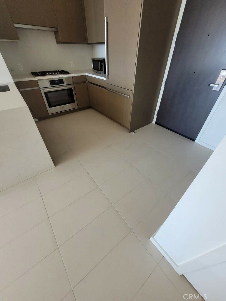 889 Francisco Street, Unit 3702 Los Angeles, CA 90017 - Photo 6 of 22 a kitchen with furniture and stainless steel appliances