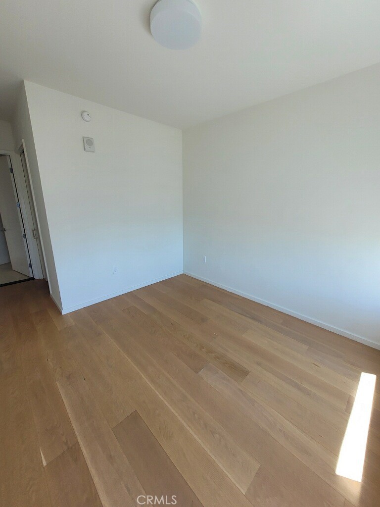 889 Francisco Street, Unit 3702 Los Angeles, CA 90017 - Photo 7 of 22 a view of empty room