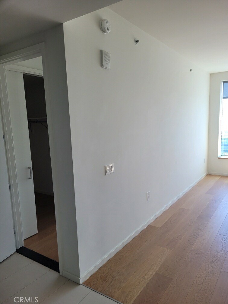 889 Francisco Street, Unit 3702 Los Angeles, CA 90017 - Photo 9 of 22 a view of a room