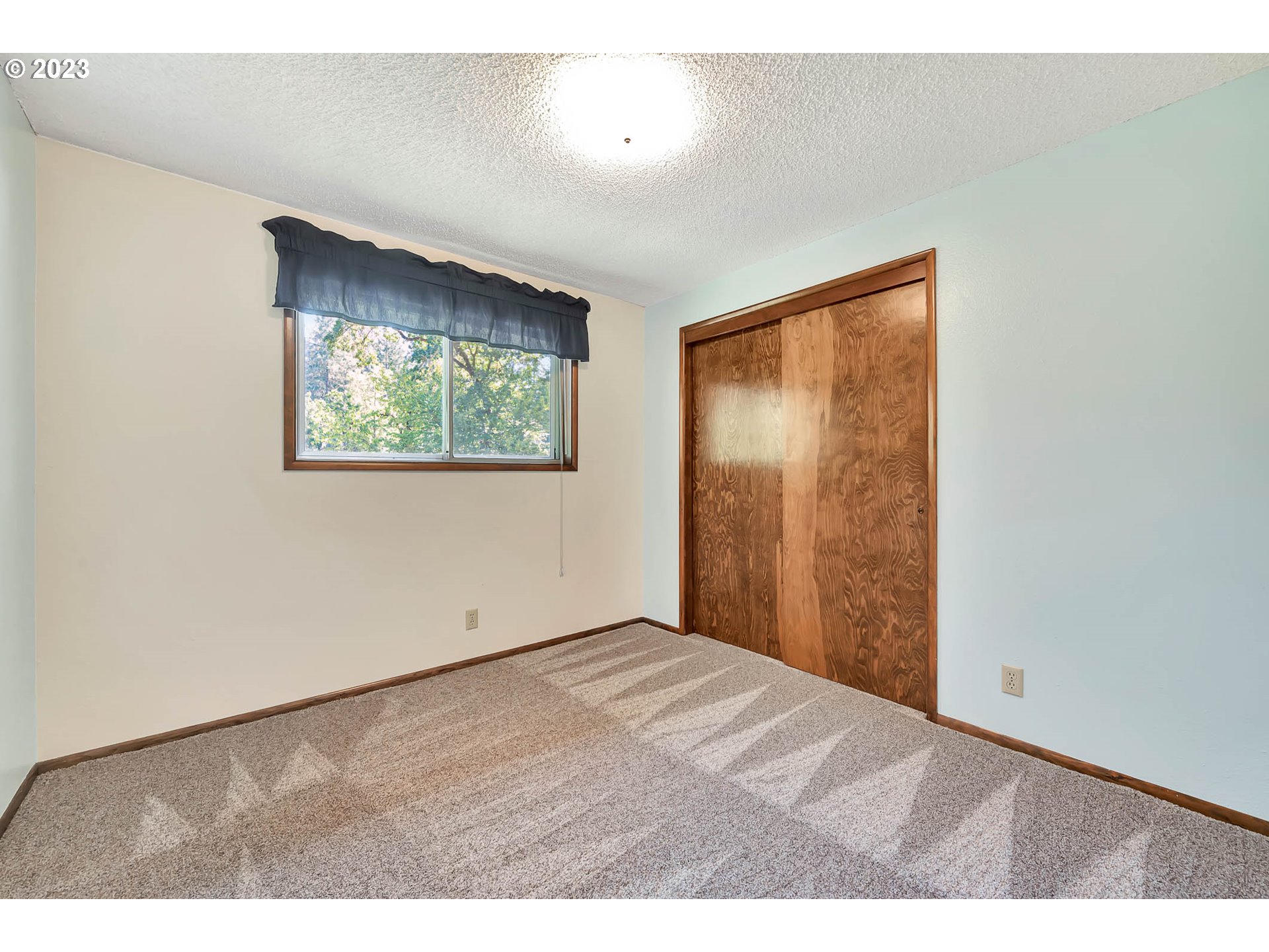 84848 Laughlin Road Eugene, OR 97405 - Photo 17 of 39 Bedroom