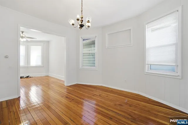 a view of empty room with window