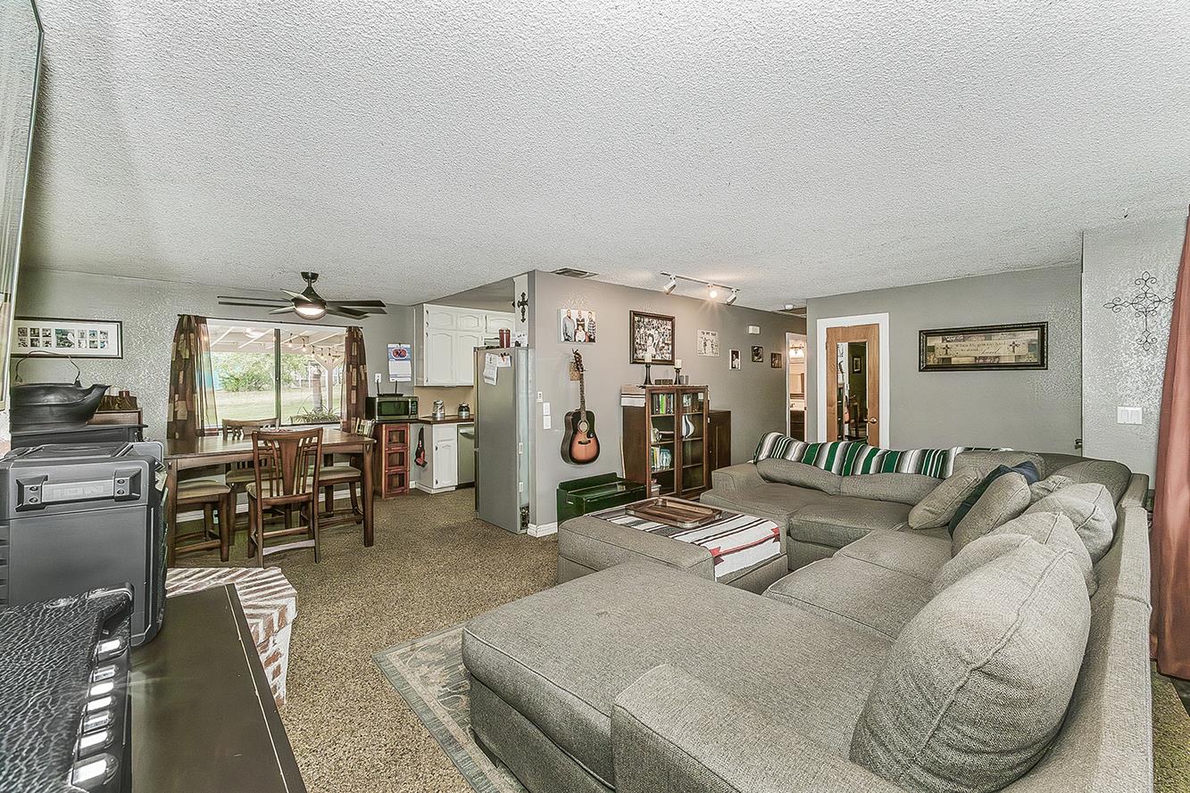 29545 Oak Meadow Road Tollhouse, CA 93667 - Photo 16 of 69 a living room with furniture