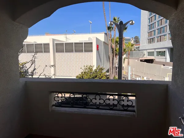 $5,395 | 1040 Glendon Avenue, Unit 3153, Los Angeles, CA 90024