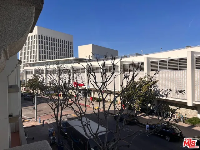 $5,750 | 1040 Glendon Avenue, Unit 3153, Los Angeles, CA 90024