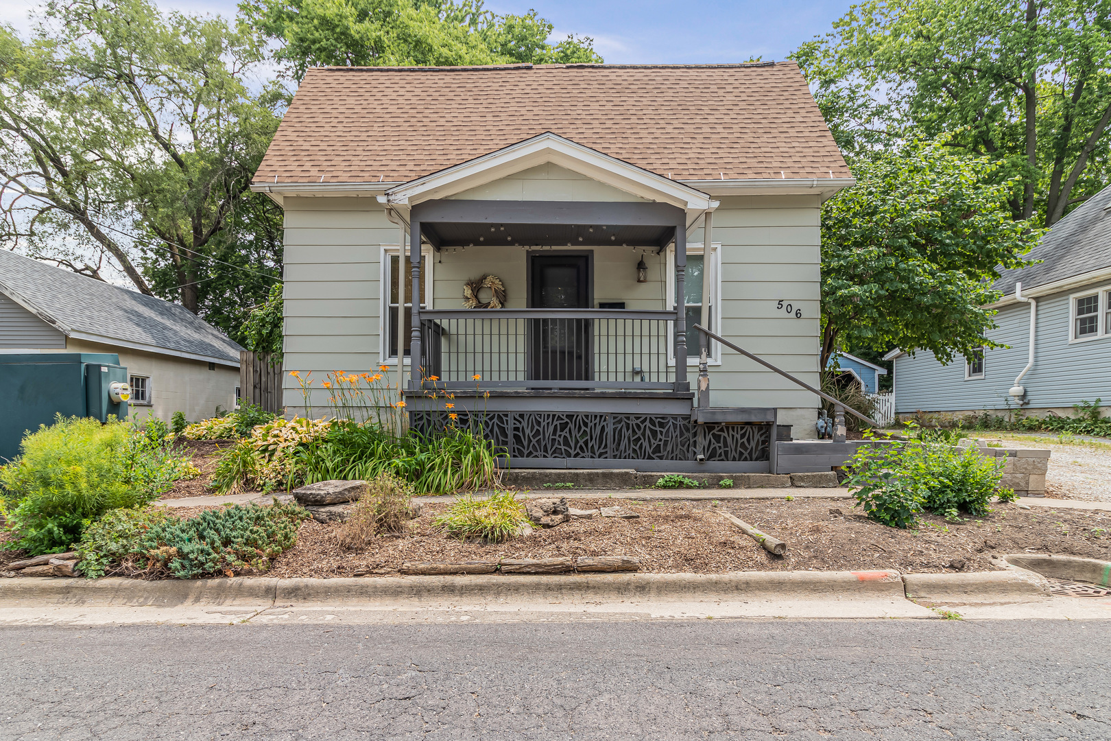506 South Webber Street Urbana, IL 61801 - Photo 24 of 27 front view of a house with a small yard
