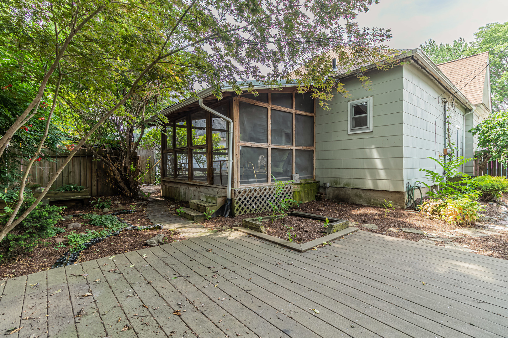 506 South Webber Street Urbana, IL 61801 - Photo 25 of 27 a backyard of a house with seating space