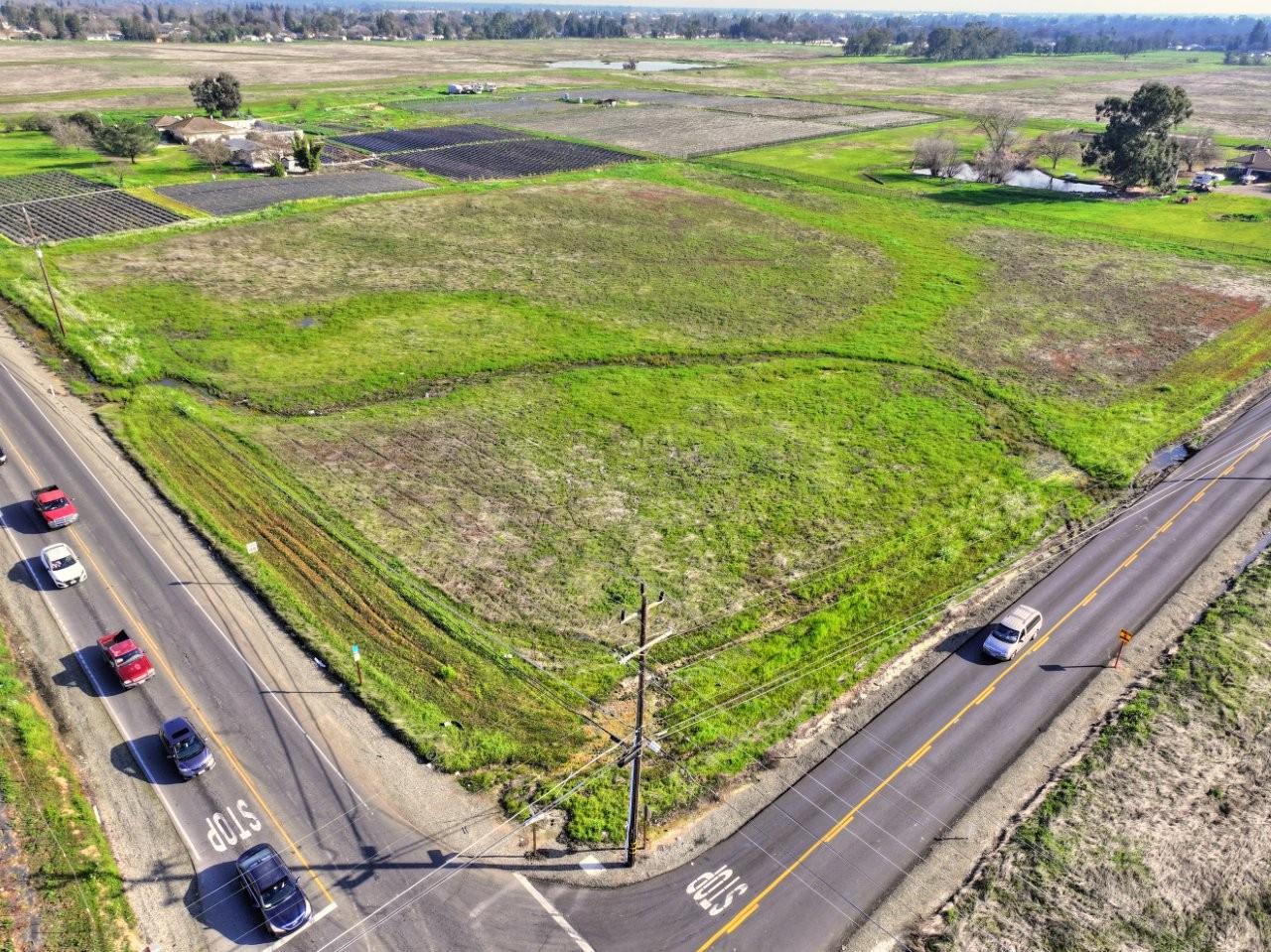 0 16th Street Elverta, CA 95626 - Photo 3 of 4 a view of a garden from a balcony