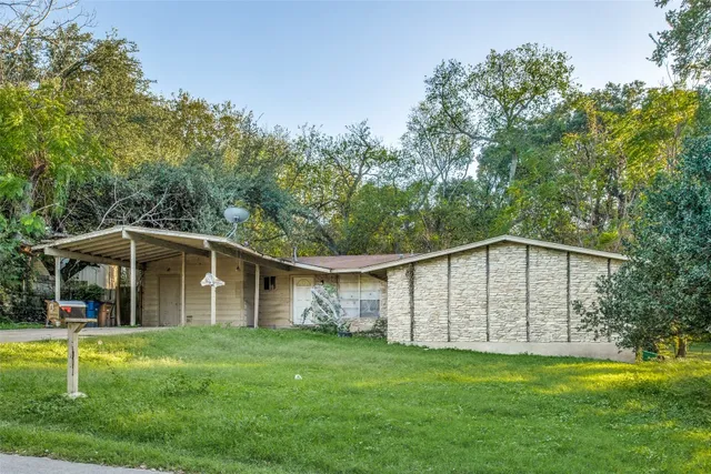 $1,395 | 607 Thrush Avenue, Unit B, Austin, TX 78753