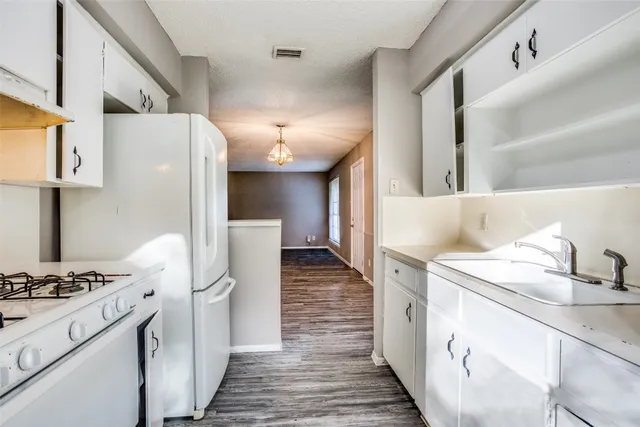 $1,395 | 607 Thrush Avenue, Unit B, Austin, TX 78753