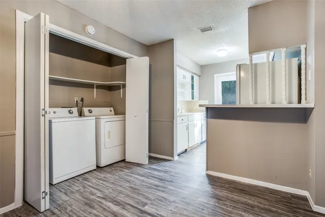 $1,395 | 607 Thrush Avenue, Unit B, Austin, TX 78753