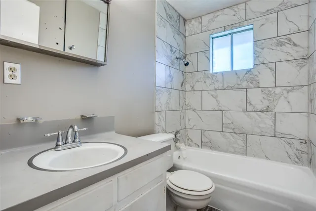 $1,395 | 607 Thrush Avenue, Unit B, Austin, TX 78753