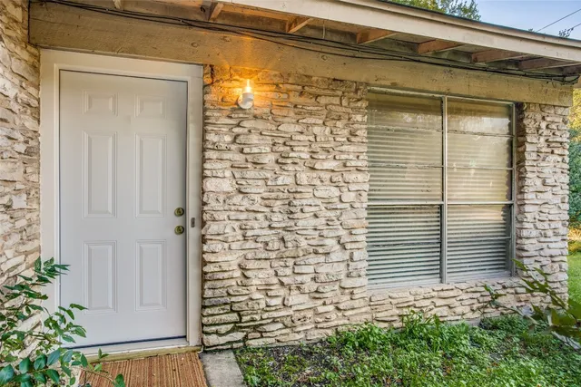 $1,395 | 607 Thrush Avenue, Unit B, Austin, TX 78753