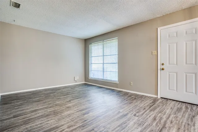 $1,395 | 607 Thrush Avenue, Unit B, Austin, TX 78753