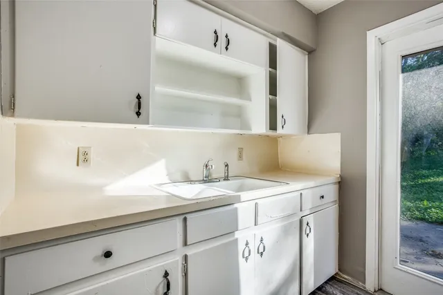 $1,395 | 607 Thrush Avenue, Unit B, Austin, TX 78753