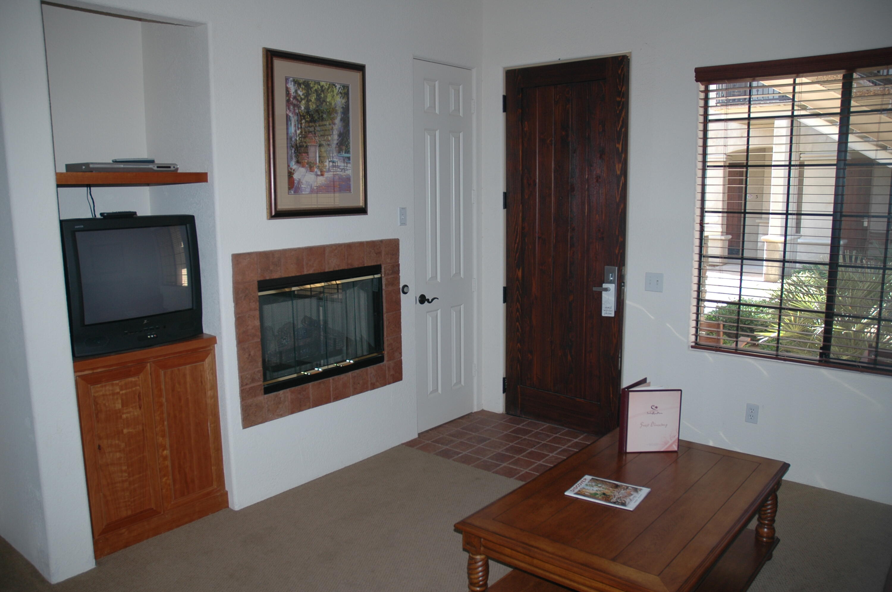 50740 Santa Rosa Plaza, Unit 5 La Quinta, CA 92253 - Photo 9 of 17 a living room with a desk and next to a window