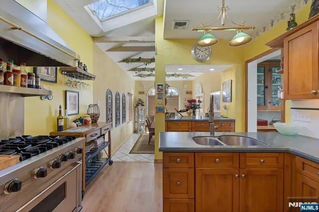 $789,900 | 258 Clinton Place, Hackensack, NJ 07601