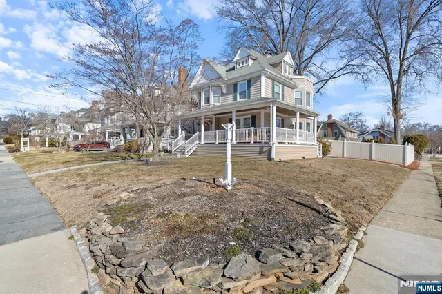 $789,900 | 258 Clinton Place, Hackensack, NJ 07601