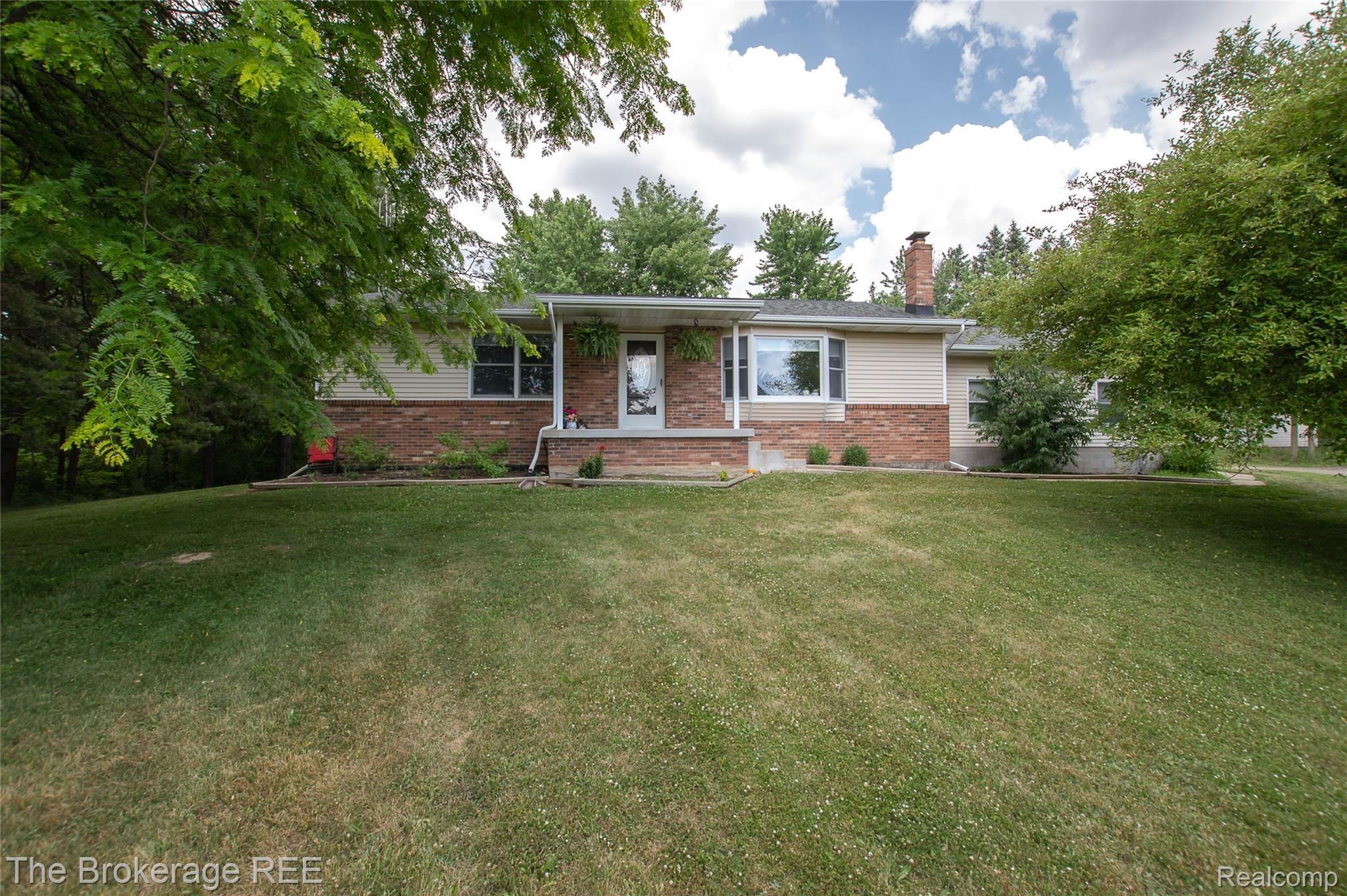 2403 South Washburn Road Davison, MI 48423 - Photo 1 of 43 DSC_3164.jpg