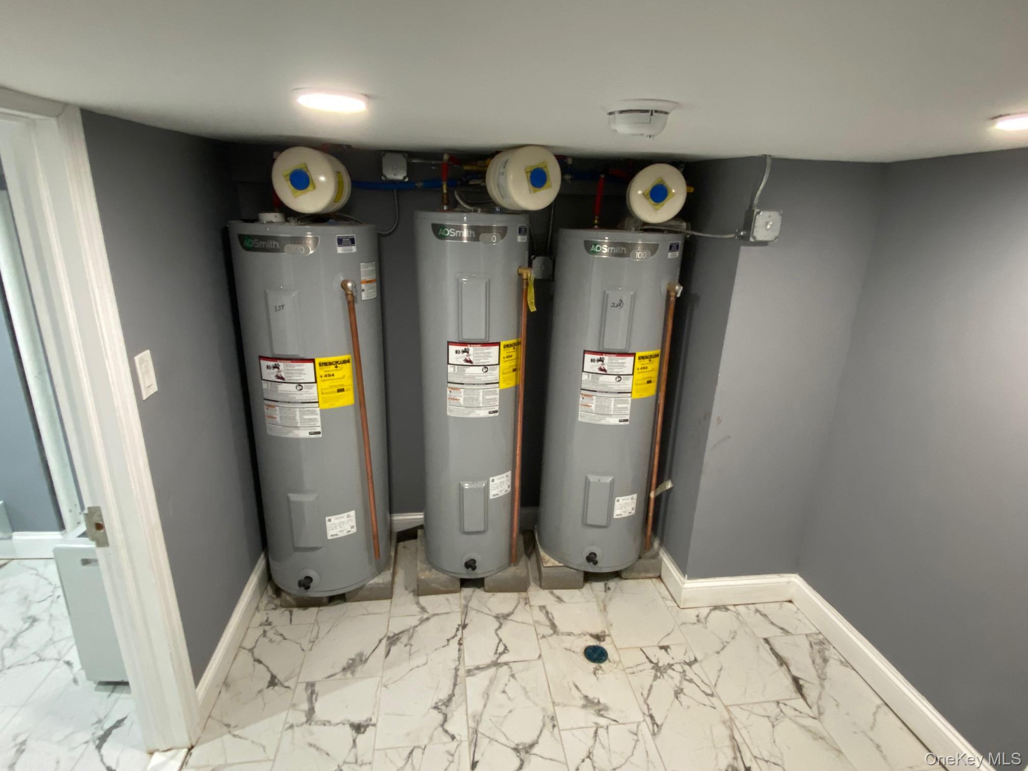 Undisclosed Address Mount Vernon, NY 10553 - Photo 13 of 20 a view of a hallway with entryway