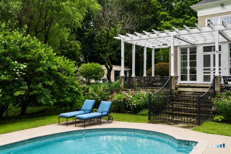 33 Sycamore Road West Hartford, CT 06117 - Photo 5 of 40