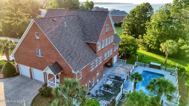 $1,250,000 | 240 Drake Landing, New Bern, NC 28560