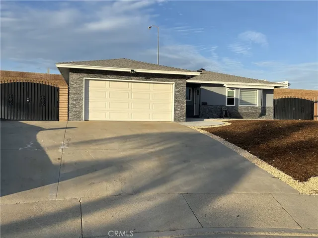 a view of house with backyard and parking