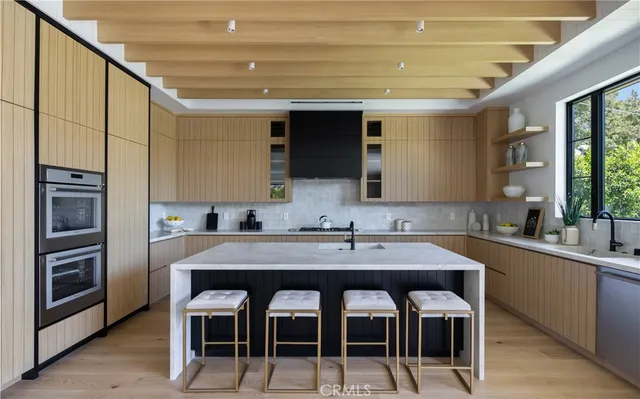 $21,000 | 5222 Ventura Canyon Avenue, Sherman Oaks, CA 91401