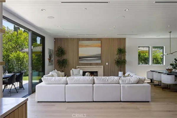 $15,500 | 5222 Ventura Canyon Avenue, Sherman Oaks, CA 91401