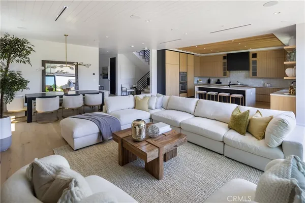 $15,500 | 5222 Ventura Canyon Avenue, Sherman Oaks, CA 91401