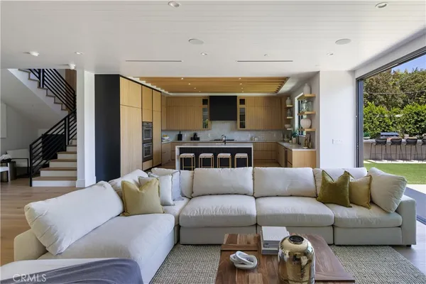 $15,500 | 5222 Ventura Canyon Avenue, Sherman Oaks, CA 91401