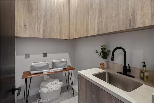 $15,500 | 5222 Ventura Canyon Avenue, Sherman Oaks, CA 91401