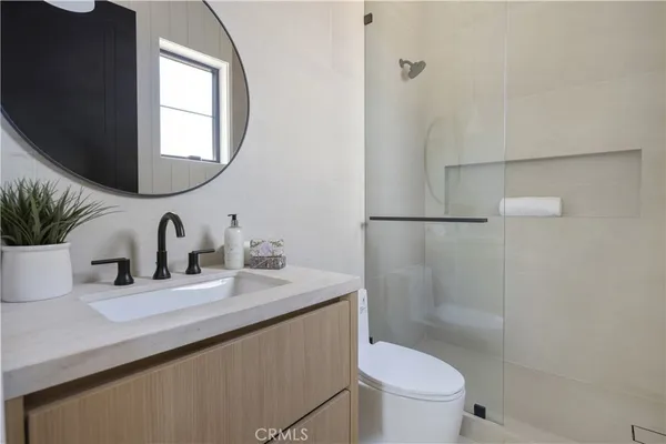 $15,500 | 5222 Ventura Canyon Avenue, Sherman Oaks, CA 91401