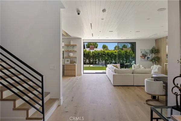 $15,500 | 5222 Ventura Canyon Avenue, Sherman Oaks, CA 91401