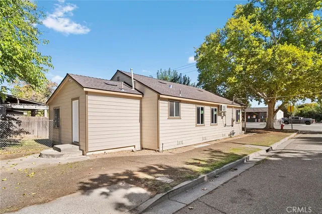a view of a back yard with green space