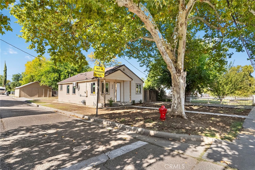 224 South Jackson Street Red Bluff, CA 96080 - Photo 38 of 44 a front view of a house with a yard and garage