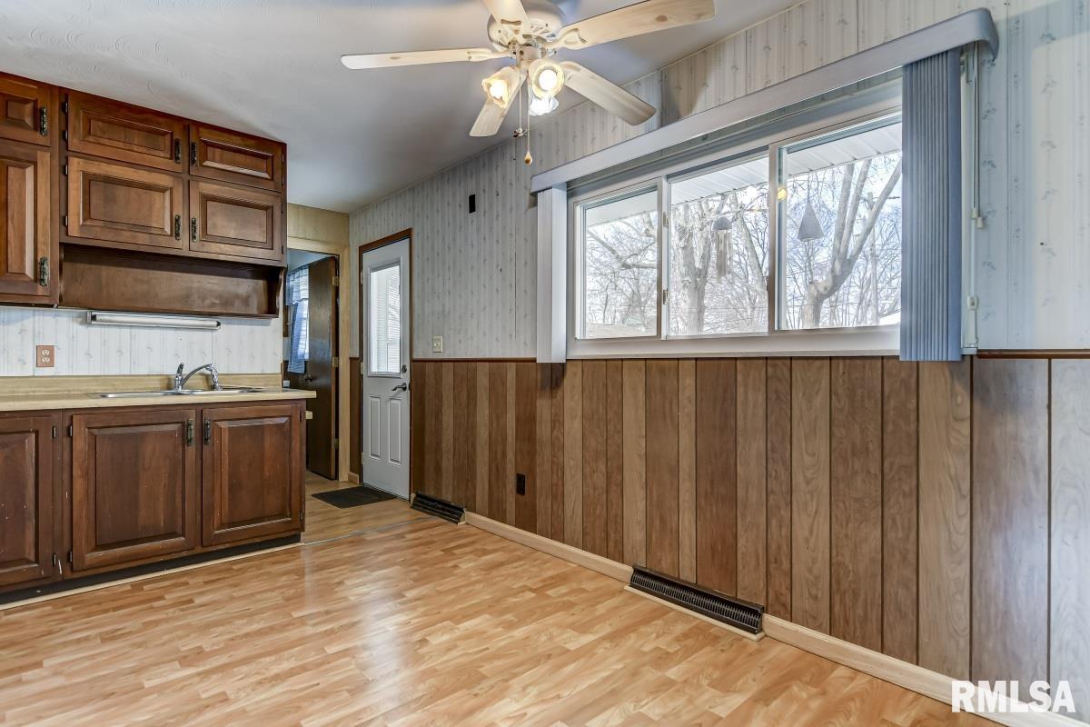 3425 South Spring Street Springfield, IL 62703 - Photo 6 of 28