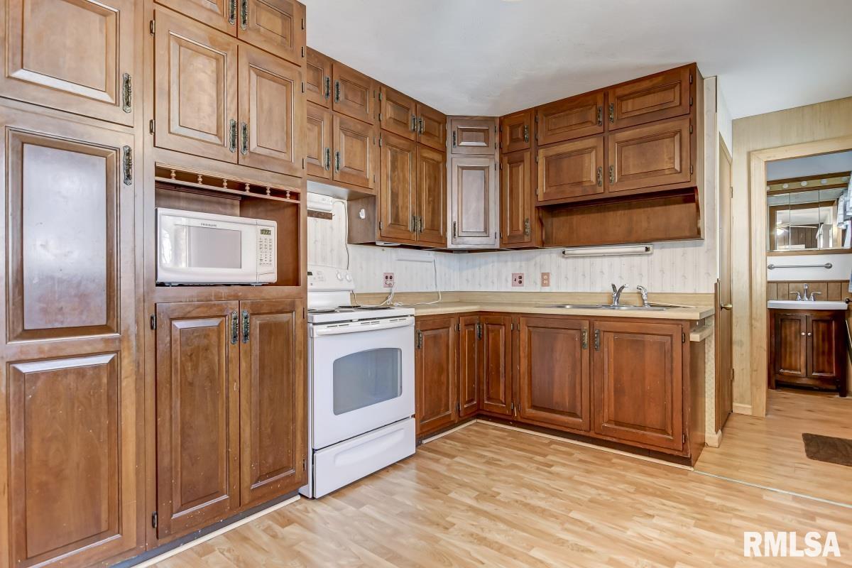 3425 South Spring Street Springfield, IL 62703 - Photo 7 of 28