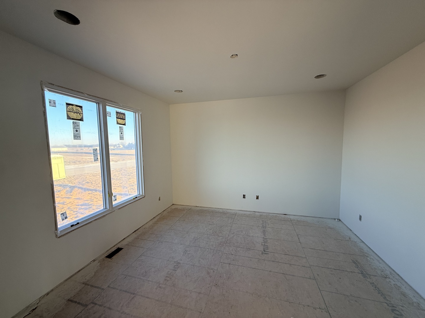 6414 Pelican Street Bettendorf, IA 52722 - Photo 11 of 57 an empty room with a window