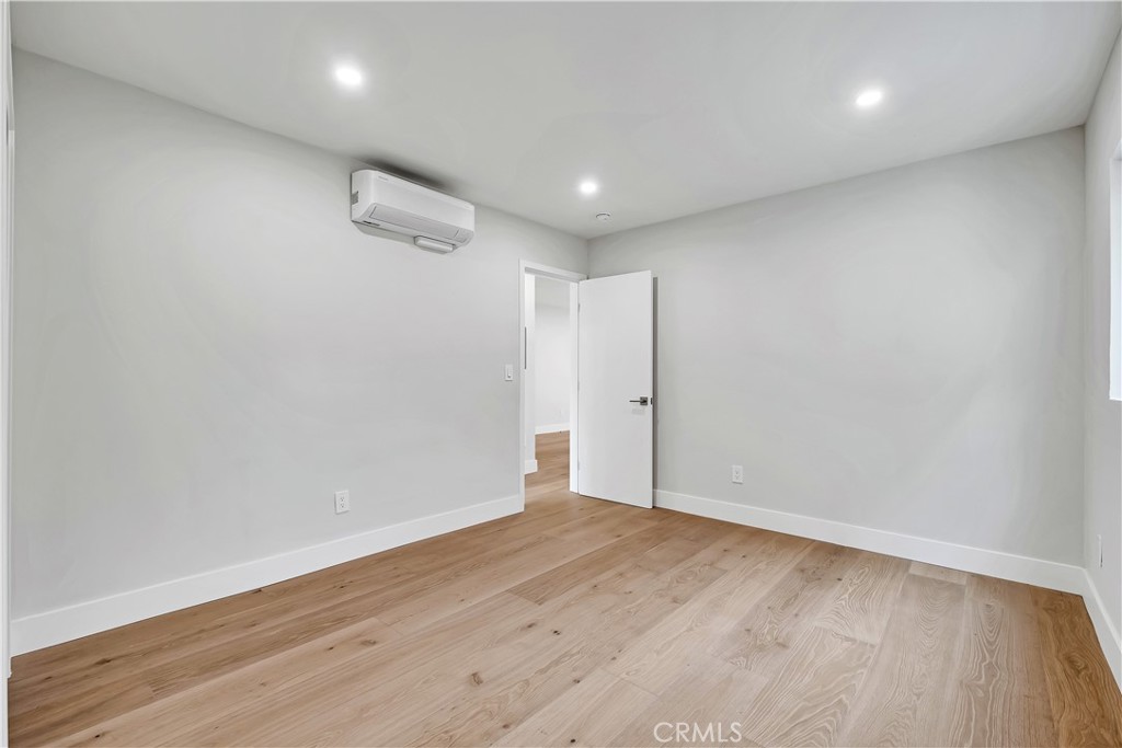 1034 Grant Street, Unit 1R Santa Monica, CA 90405 - Photo 15 of 19