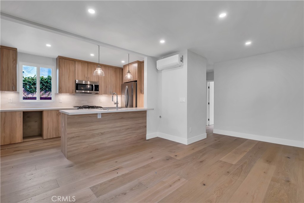 1034 Grant Street, Unit 1R Santa Monica, CA 90405 - Photo 3 of 19