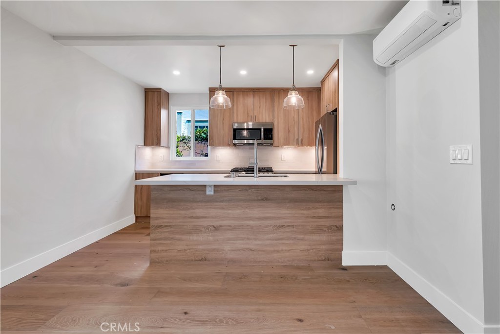 1034 Grant Street, Unit 1R Santa Monica, CA 90405 - Photo 5 of 19